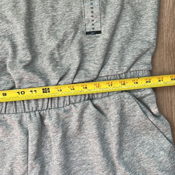 NWT Nike Women’s Sportswear Sleeveless Varsity Romper in Gray Size 1X - Picture 15 of 16